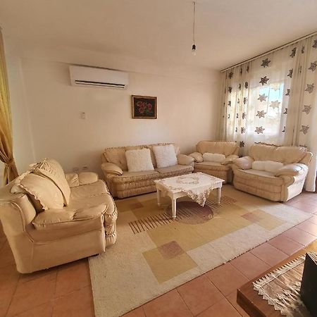 Spacious House With A Big Garden And Fire Pit Villa Tirana Buitenkant foto