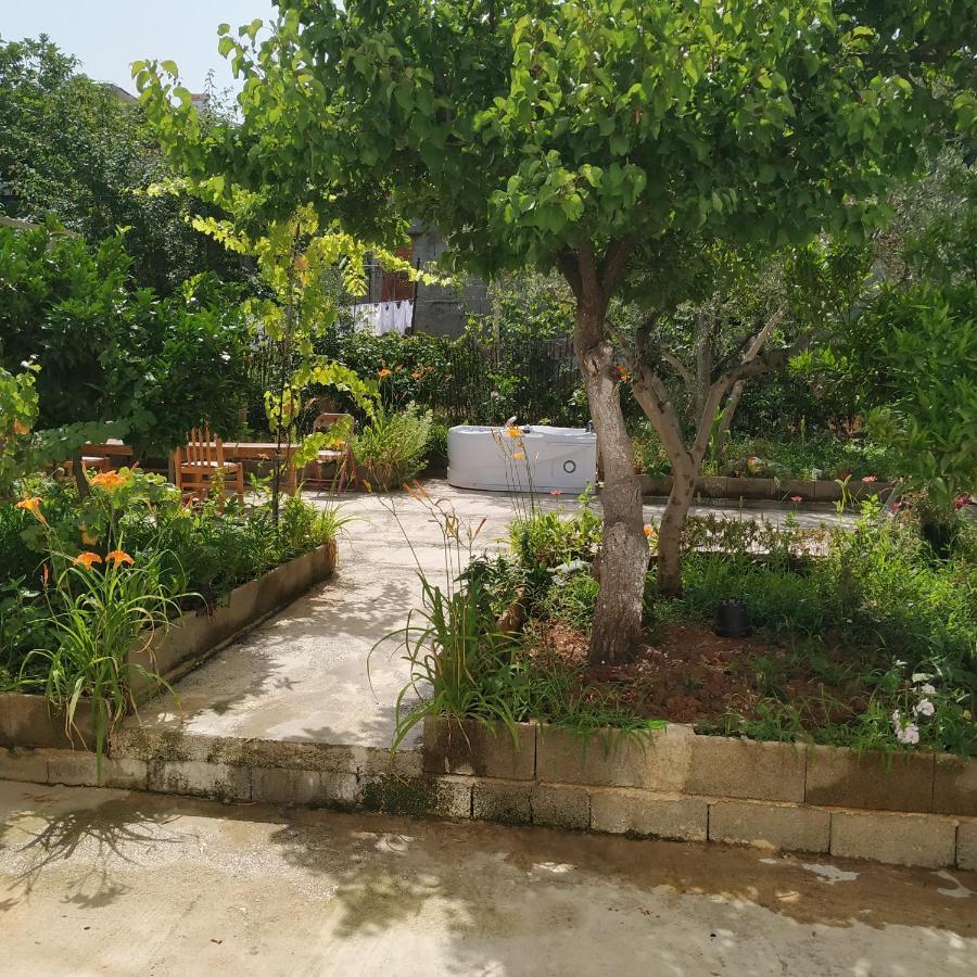 Spacious House With A Big Garden And Fire Pit Villa Tirana Buitenkant foto